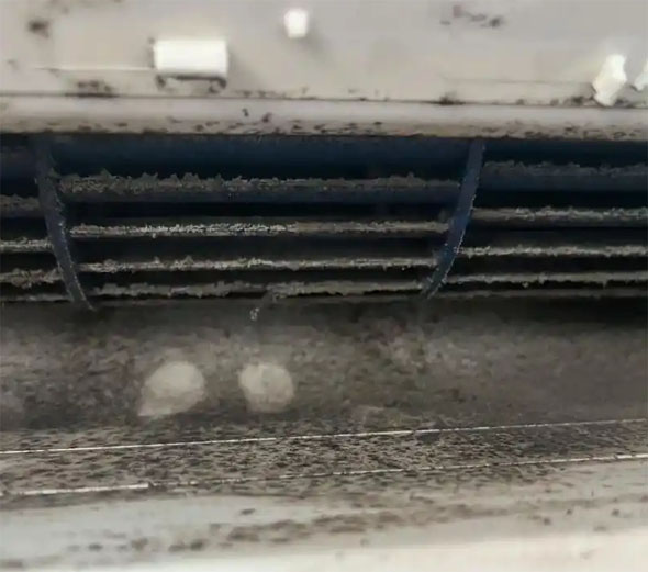 尖扎空调吹的风有股烧焦味是怎么回事